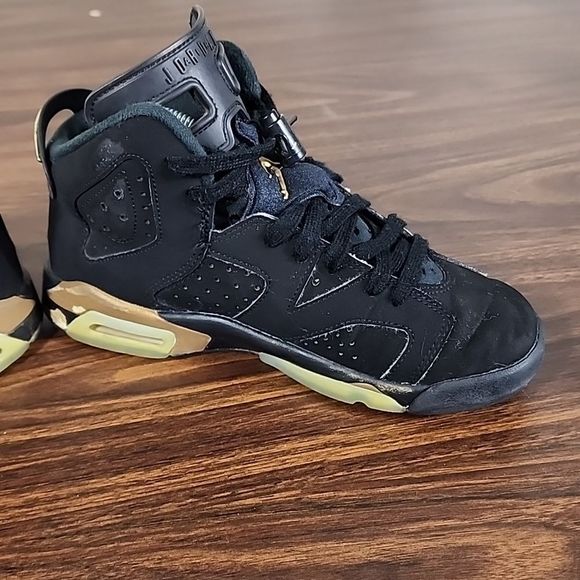 Air Jordan 6 Retro DMP GS "Defining Moment" Size 4 Youth Black And Gold - Picture 10 of 14